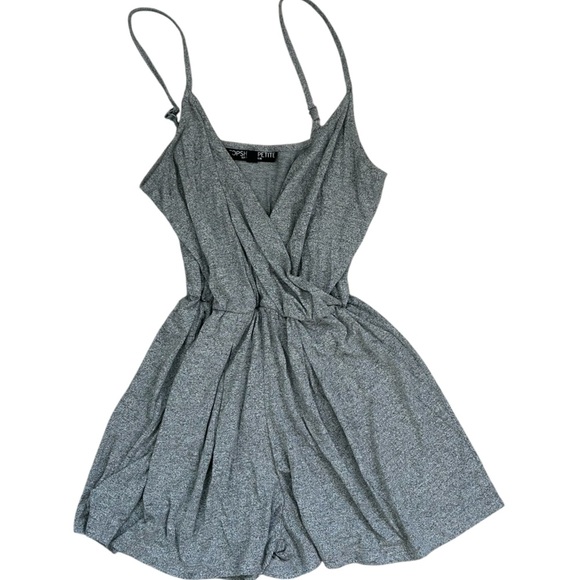 Topshop PETITE Charcoal Sleeveless Romper Sz 6P - Picture 1 of 8